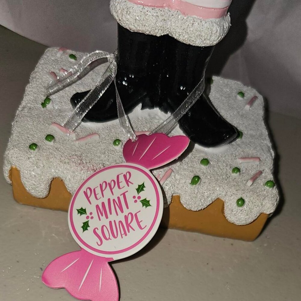 Peppermint Square Santa - Picture 2 of 6